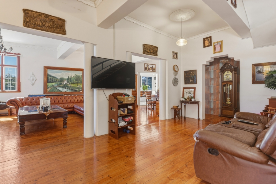 4 Bedroom Property for Sale in Vredehoek Western Cape